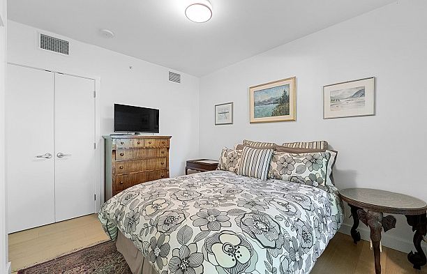 310 1571 W 57th Avenue South Granville