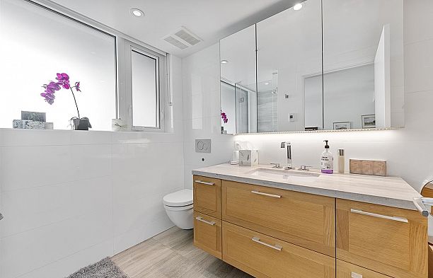 310 1571 W 57th Avenue South Granville
