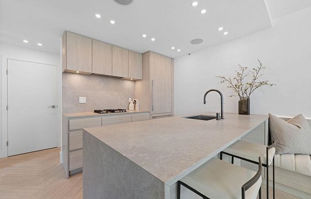 2206 1438 Richards Street Yaletown