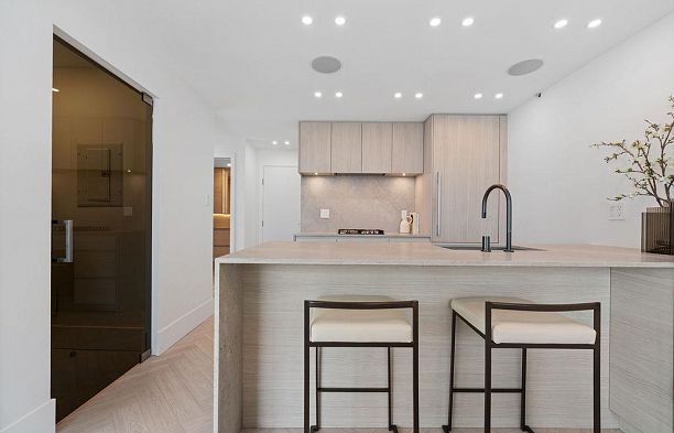 2206 1438 Richards Street Yaletown