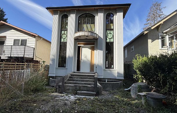 2911 W 34th Avenue MacKenzie Heights