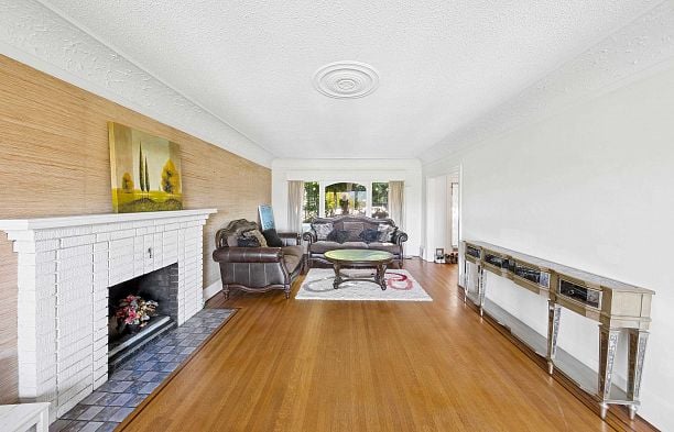 3993 W 10th Avenue Point Grey
