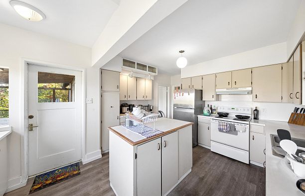 3993 W 10th Avenue Point Grey