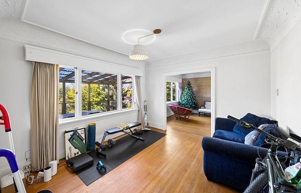 3993 W 10th Avenue Point Grey