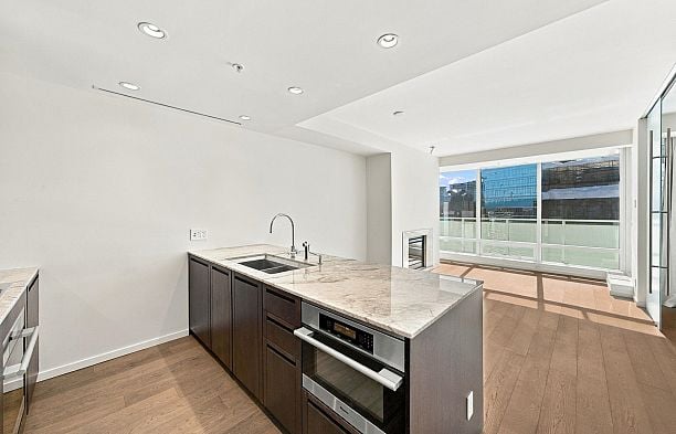 2506 1011 W Cordova Street Coal Harbour