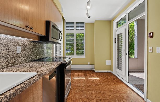102 5850 Balsam Street Kerrisdale