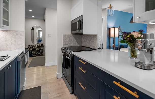 101 2121 W 6th Avenue Kitsilano