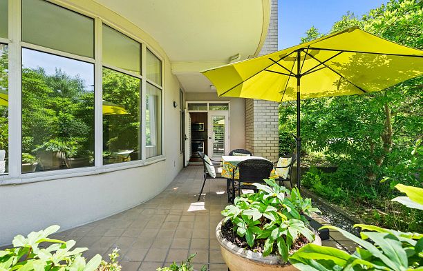 102 5850 Balsam Street Kerrisdale