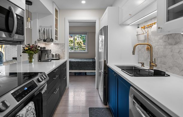 101 2121 W 6th Avenue Kitsilano