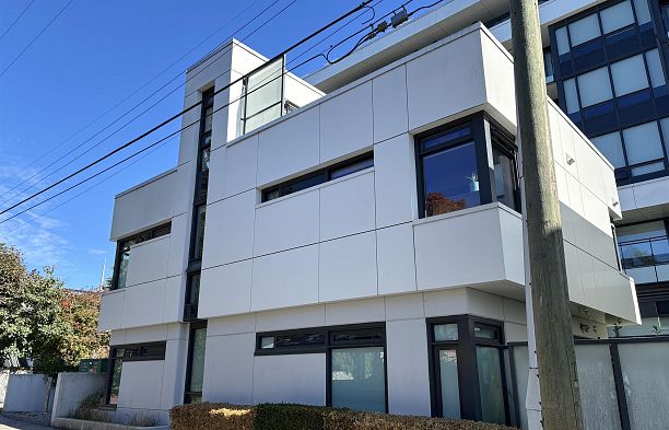 6303 Cambie Street Oakridge VW
