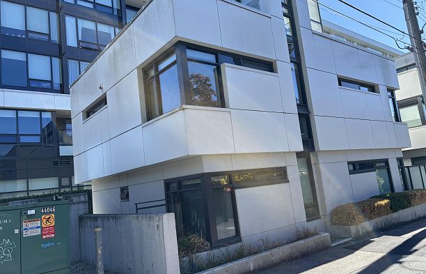 6303 Cambie Street Oakridge VW
