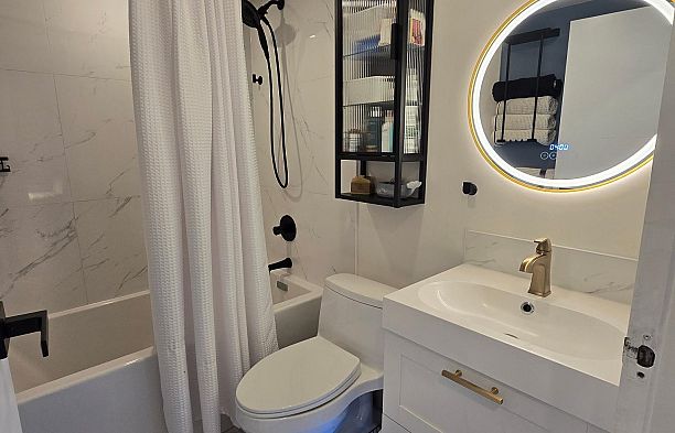 101 2121 W 6th Avenue Kitsilano
