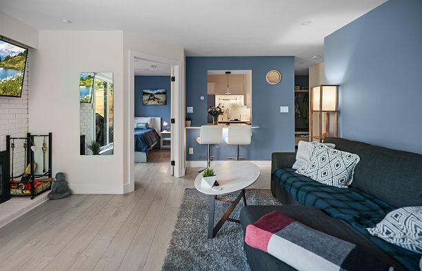101 2121 W 6th Avenue Kitsilano