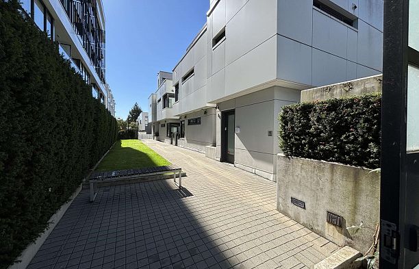 6303 Cambie Street Oakridge VW