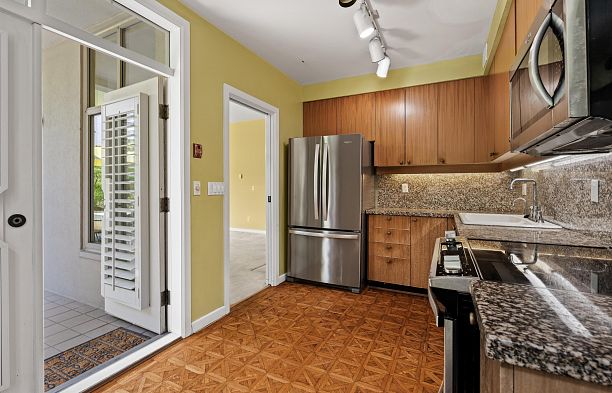 102 5850 Balsam Street Kerrisdale