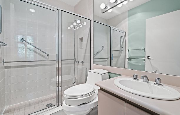 102 5850 Balsam Street Kerrisdale