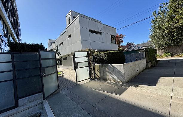6303 Cambie Street Oakridge VW