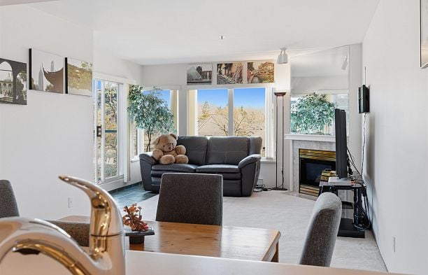 211 3250 W Broadway Kitsilano