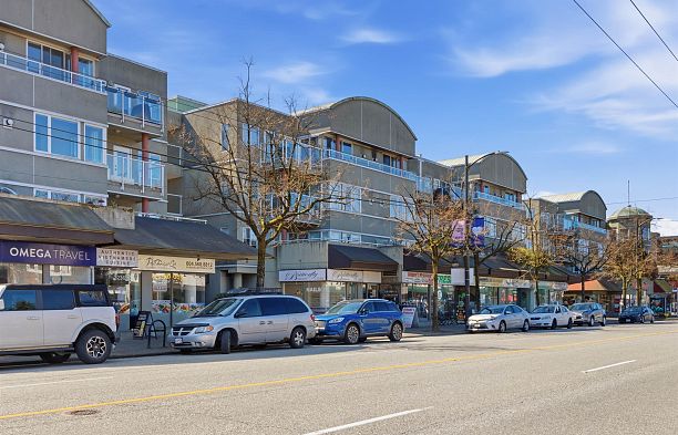 211 3250 W Broadway Kitsilano