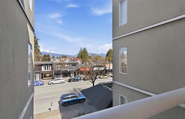 211 3250 W Broadway Kitsilano