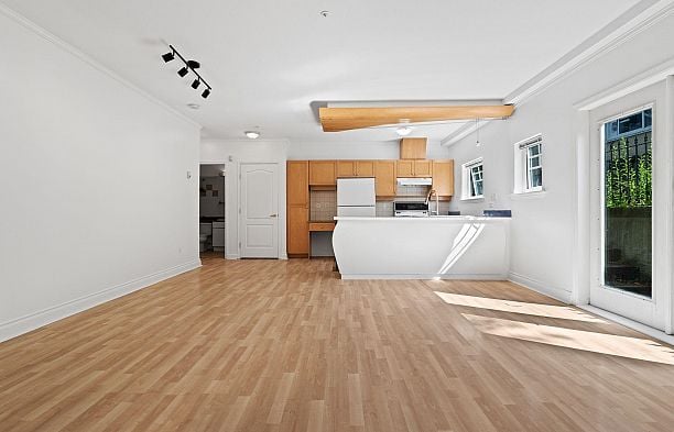 3027 W 7th Avenue Kitsilano