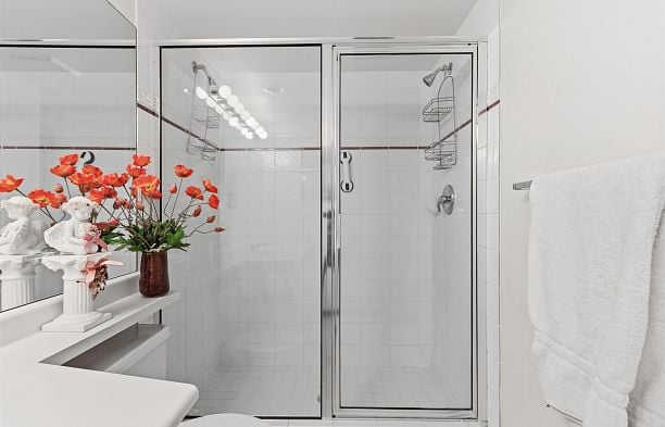 211 3250 W Broadway Kitsilano