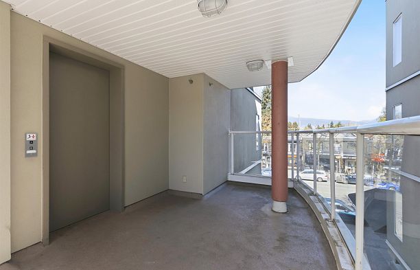 211 3250 W Broadway Kitsilano