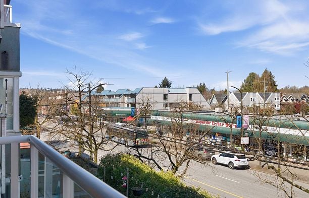 211 3250 W Broadway Kitsilano