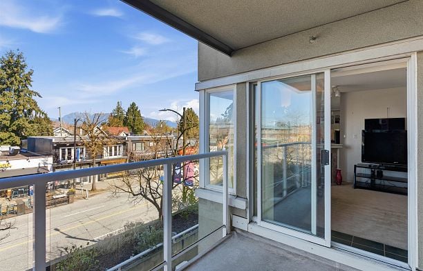 211 3250 W Broadway Kitsilano