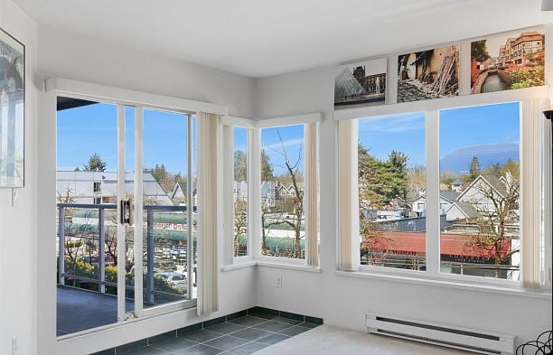 211 3250 W Broadway Kitsilano