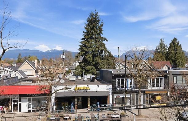 211 3250 W Broadway Kitsilano