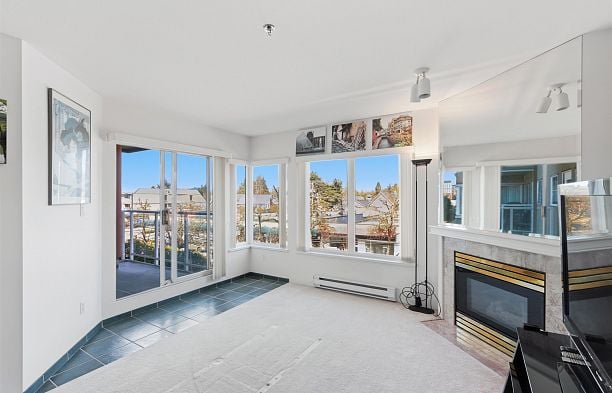 211 3250 W Broadway Kitsilano