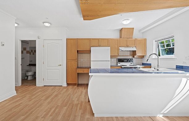 3027 W 7th Avenue Kitsilano