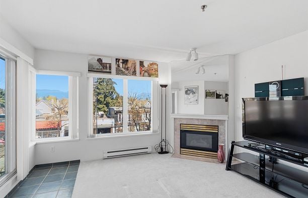 211 3250 W Broadway Kitsilano