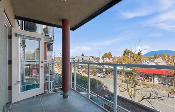211 3250 W Broadway Kitsilano