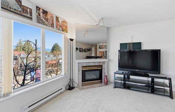 211 3250 W Broadway Kitsilano