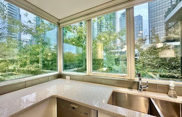 206 588 Broughton Street Coal Harbour