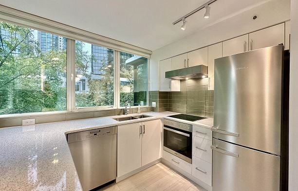 206 588 Broughton Street Coal Harbour