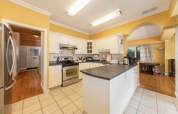 1986 W 43rd Avenue Kerrisdale
