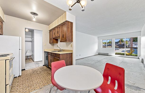 205 1825 W 8th Avenue Kitsilano