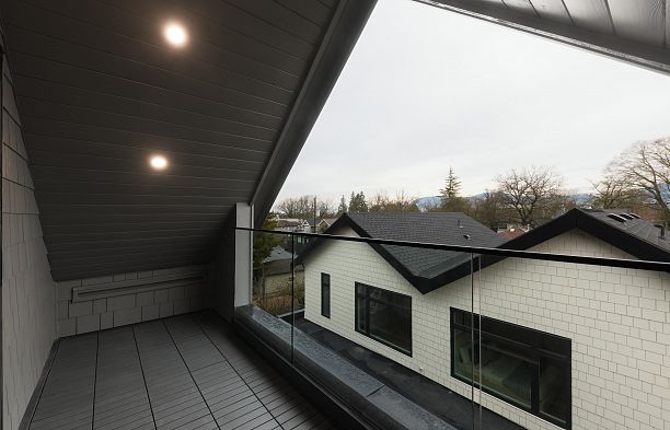4 419 W 23rd Avenue Cambie