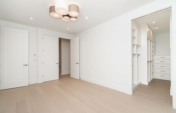 1 5061 Blenheim Street Dunbar