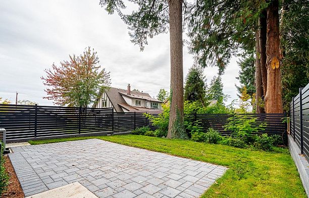 1 5061 Blenheim Street Dunbar