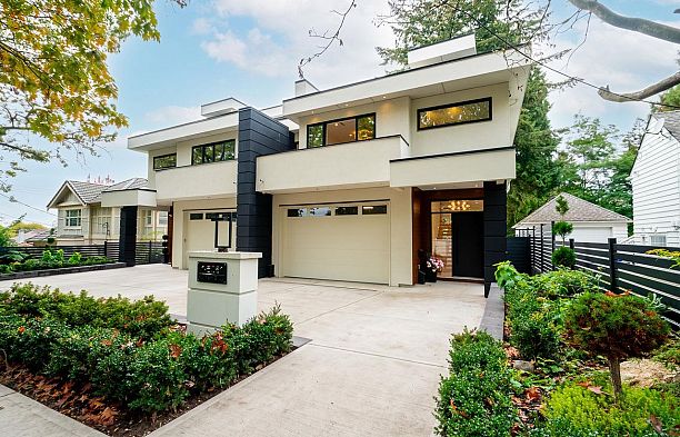 1 5061 Blenheim Street Dunbar