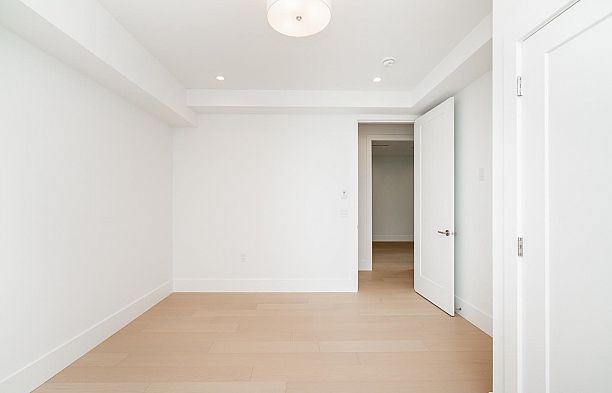 1 5061 Blenheim Street Dunbar