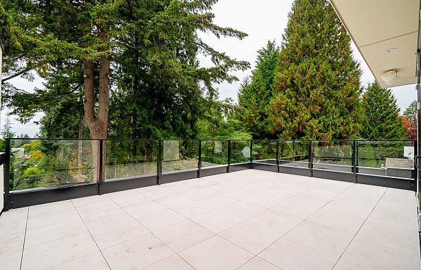 1 5061 Blenheim Street Dunbar