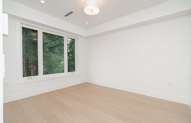 1 5061 Blenheim Street Dunbar