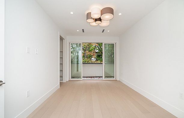 1 5061 Blenheim Street Dunbar