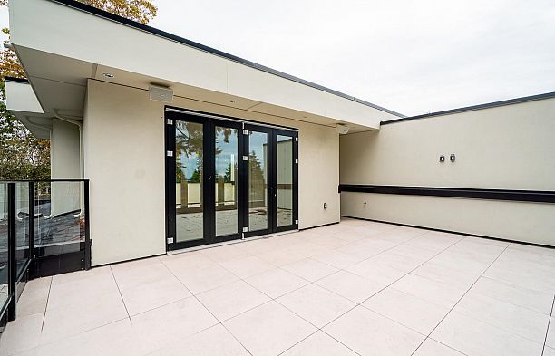 1 5061 Blenheim Street Dunbar