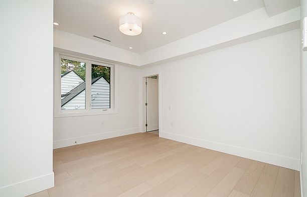1 5061 Blenheim Street Dunbar